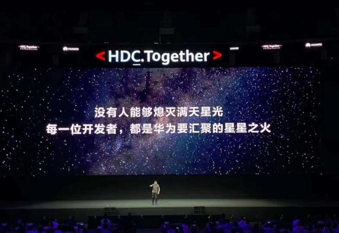 为了体验真正的鸿蒙全场景,我们看了一天爱奇艺综艺